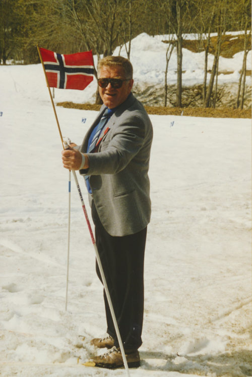 Ola Gjellan på ski på Agle 17. mai 1995.